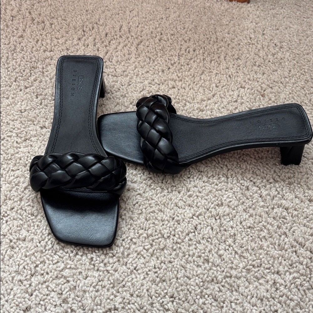 ASOS DESIGN Raid Wide Fit Sandra braided mules in black. Size 9.5 - Picture 2 of 4
